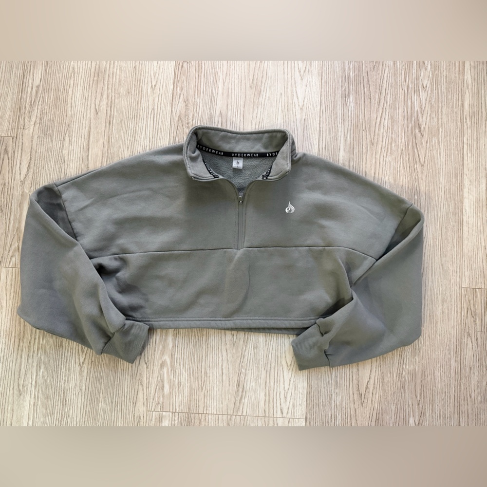 Ryderwear Light Gray Cropped Sweater - Size Large